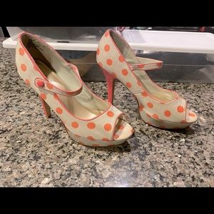 Madden girl polka dotted pumps open toed
